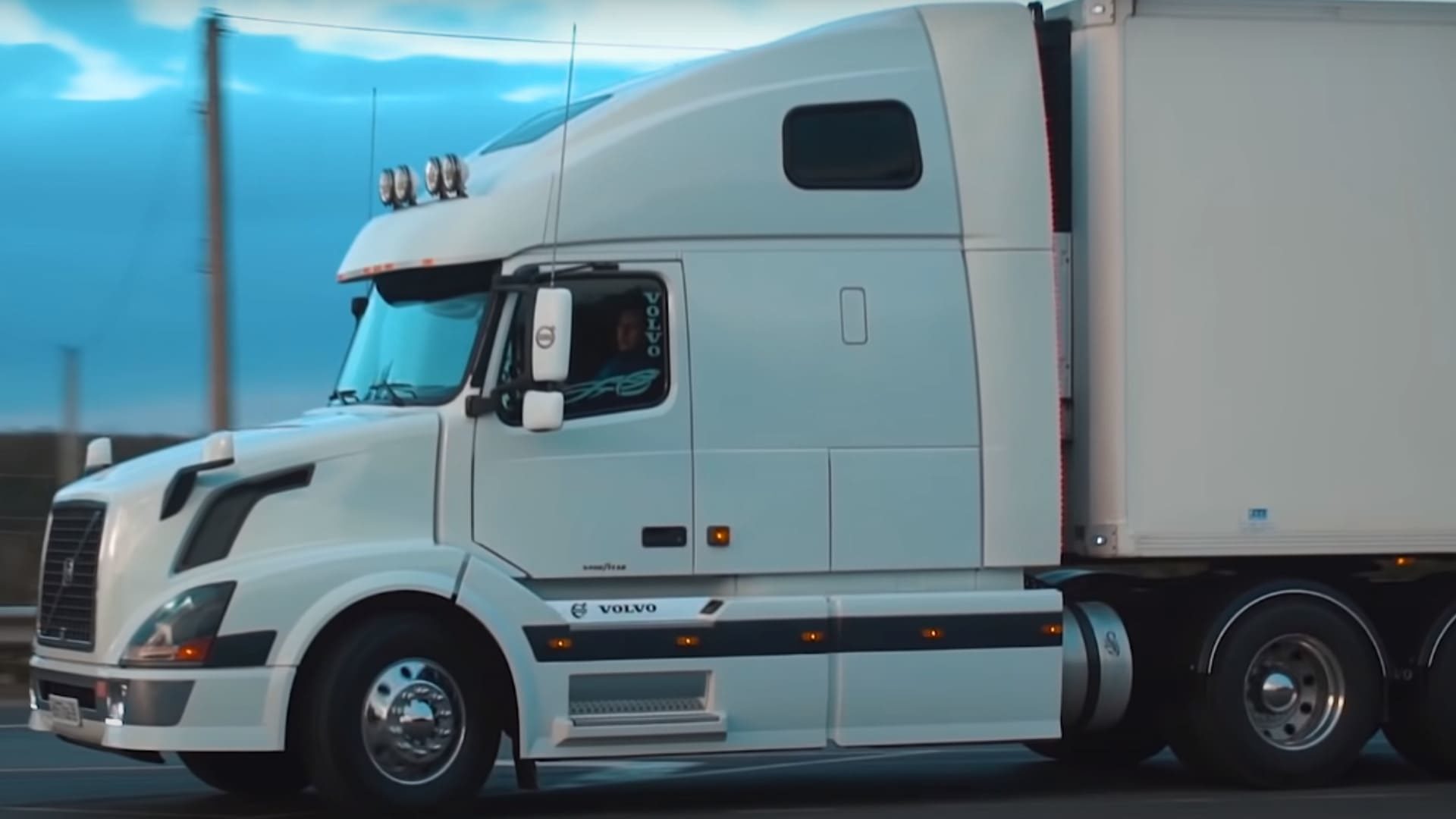 автомобиль volvo  VNL 670
